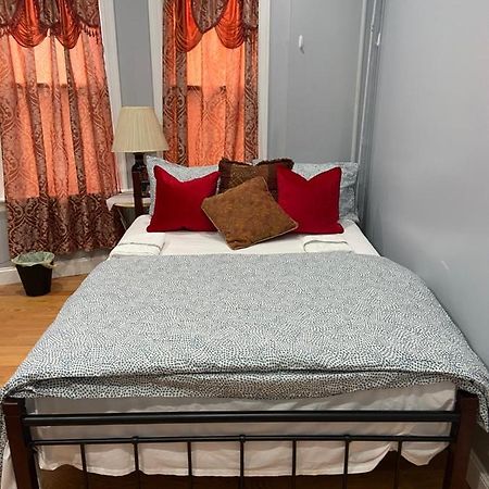 A Spacious Room In Queens Нью-Йорк Экстерьер фото