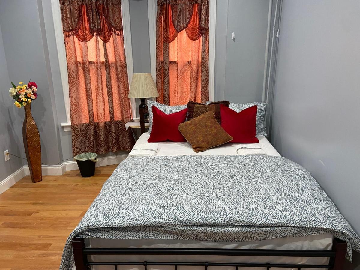 A Spacious Room In Queens Нью-Йорк Экстерьер фото